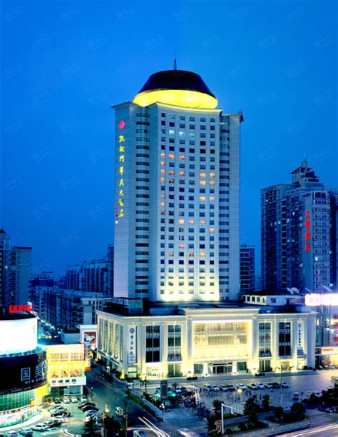 武汉华天大酒店有几个店