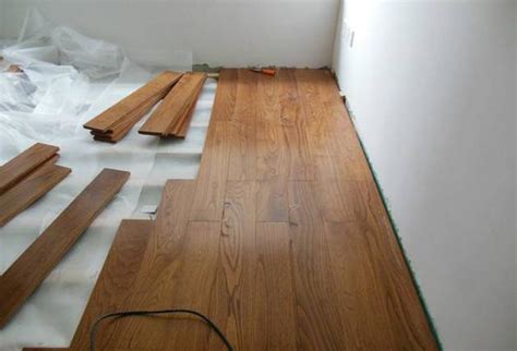 毛坯房能直接铺木地板吗