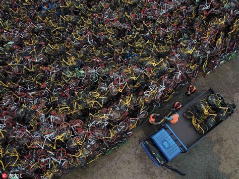 江苏南京共享单车堆积如山