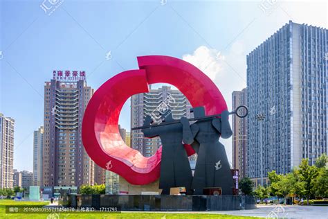 沈阳重型文化广场雕塑介绍