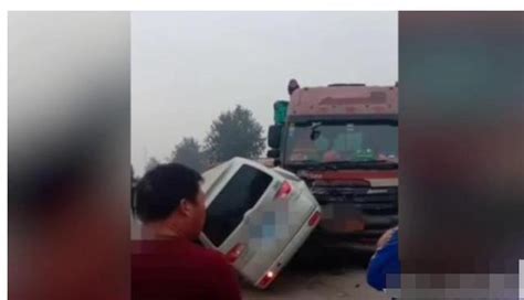 河北沧州面包车车祸