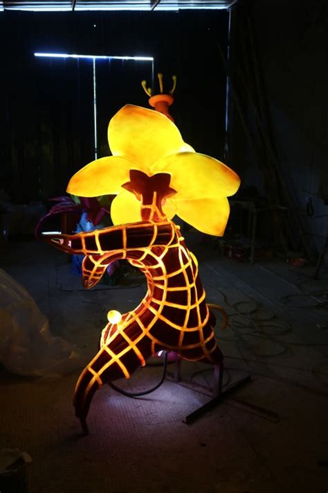 河南发光玻璃钢雕塑生产公司