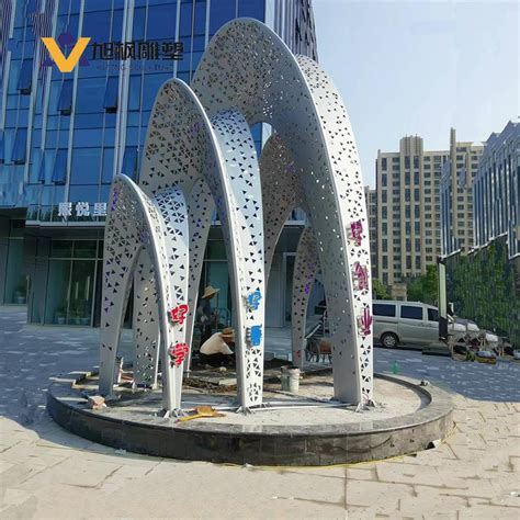 河南广场校园不锈钢景观雕塑定制