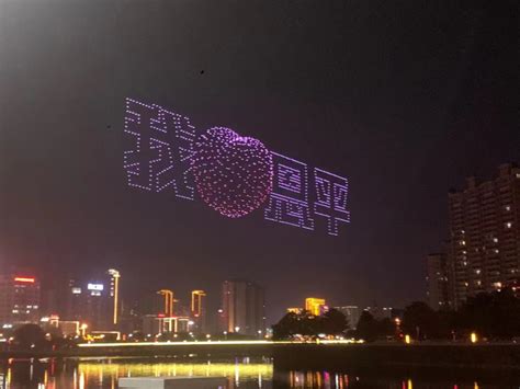 河南郑州1200架无人机点亮夜空