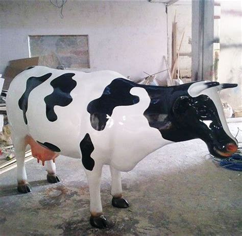 海南玻璃钢牛动物雕塑园林小品