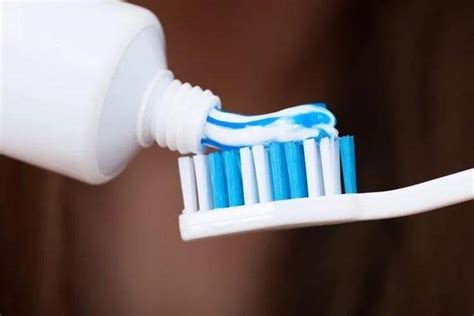 涂抹牙膏可以淡化老年斑吗
