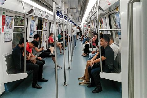 深圳地铁让小孩让座后续
