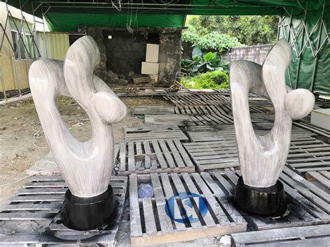 深圳透明玻璃钢雕塑价格