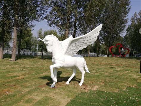 滨州玻璃钢动物雕塑定做