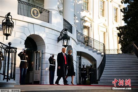 特朗普离开白宫前再走红毯