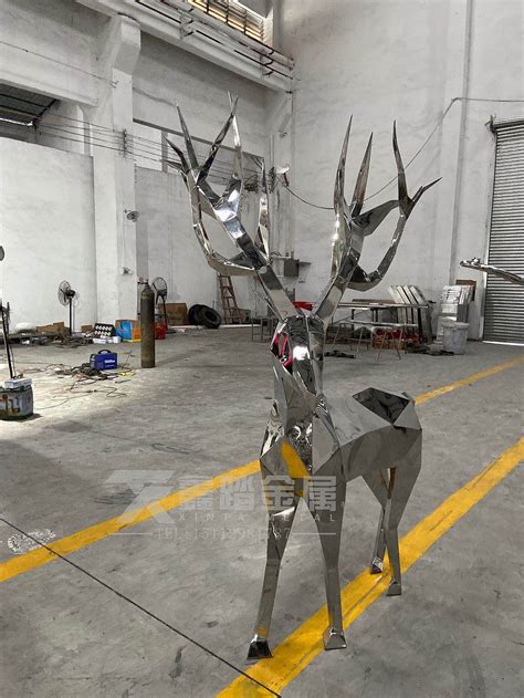 玻璃钢不锈钢镂空雕塑鹿