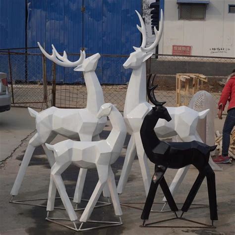 玻璃钢抽象鹿雕塑制作