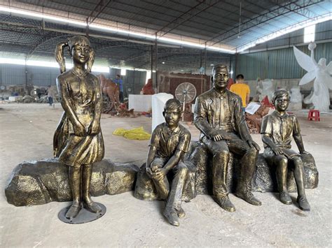 珠海玻璃钢人物雕塑供应商