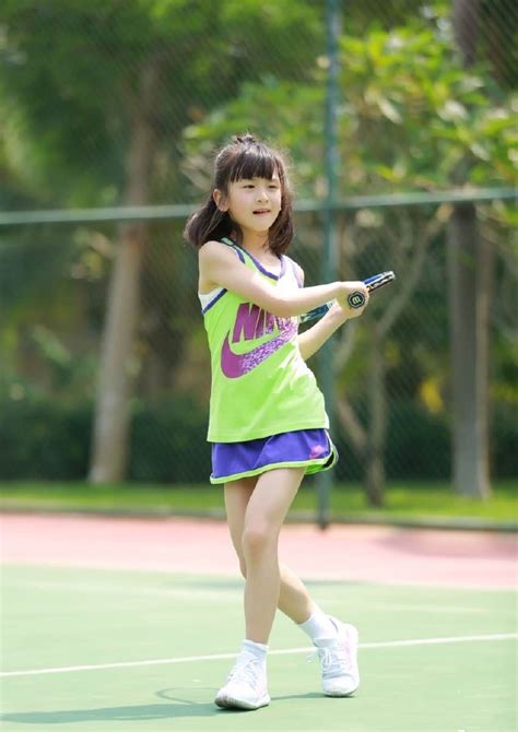 田亮女儿打网球的视频