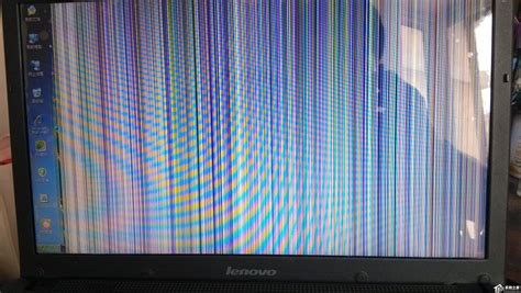 电脑屏幕有条纹并闪烁