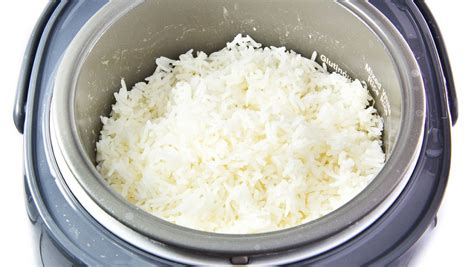 电饭煲蒸米饭水和米的比例