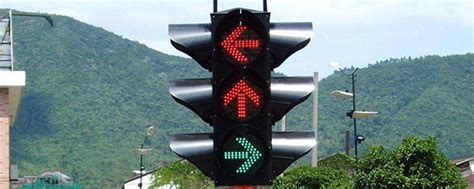 直行信号灯红能右转吗