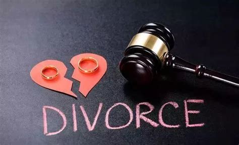 离婚后保险的受益人配偶还有效吗