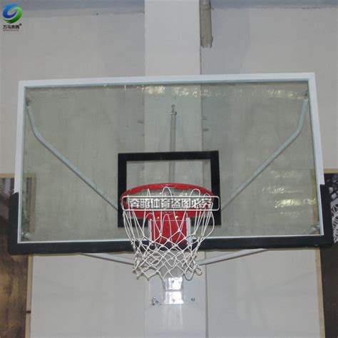 篮球架安装在墙上