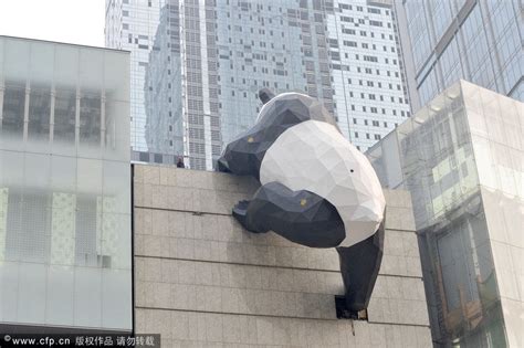 精致小巧的熊猫雕像