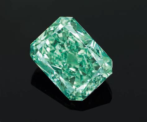 绿钻石原石图片
