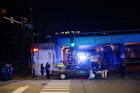 美国两名警察被列车撞死