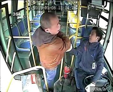 美国公交车司机被暴打