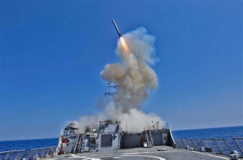 美国发射巡航导弹打击叙利亚