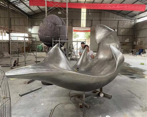 自贡铁艺雕塑制作