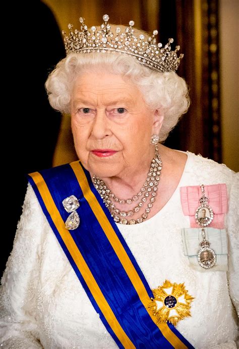 英国前女王一个月多少工资