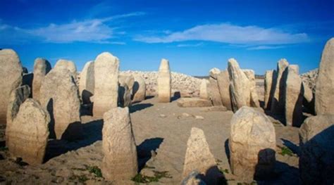 西班牙5000年前巨石阵