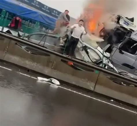 许广高速车祸致16死66伤全过程