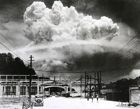 轰炸日本广岛和长崎的全程