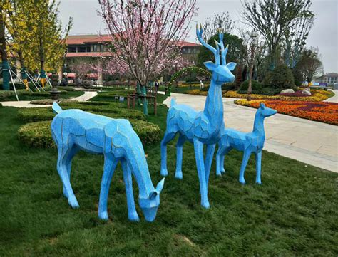 遂宁彩色公园玻璃钢雕塑制作