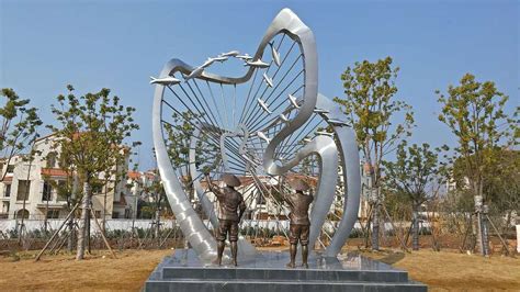 郑州大型不锈钢室外雕塑定做价格