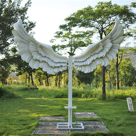 郑州玻璃钢天使之翼雕塑