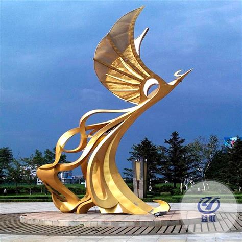 郑州镜面校园玻璃钢景观雕塑制作