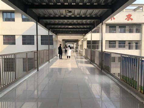 重庆有走廊连着两栋楼的高校