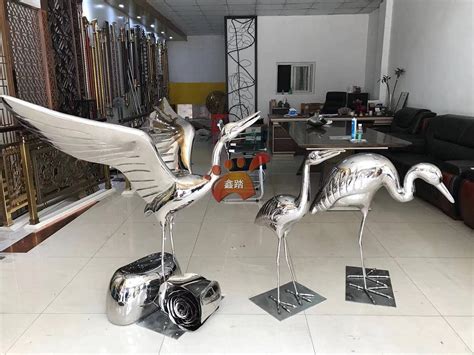 金属鹤雕塑