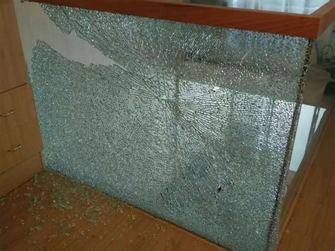 钢化玻璃有反碱