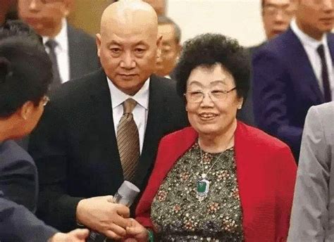 陈丽华迟重瑞1990年结婚照