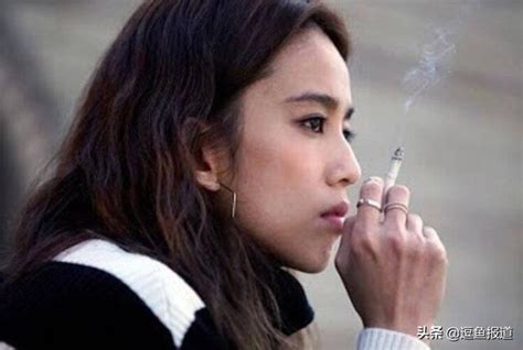 陈庭妮抽烟片段