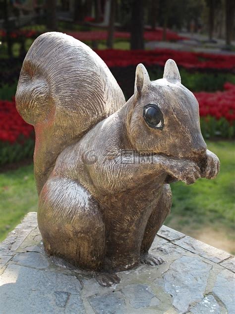 陶瓷松鼠雕塑