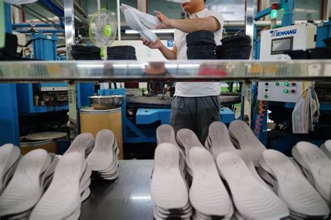 鞋厂技术工人工资多少