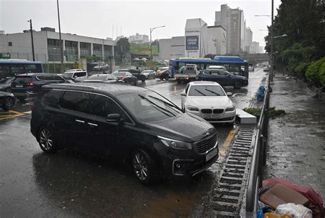 韩国多地遭暴雨袭击