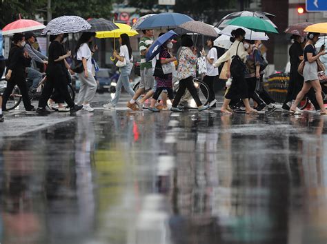 韩国大雨致30人死亡