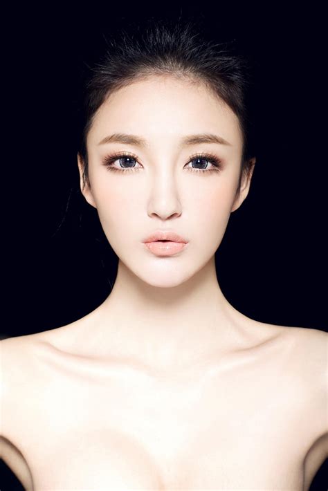 韩国女明星裸妆写真