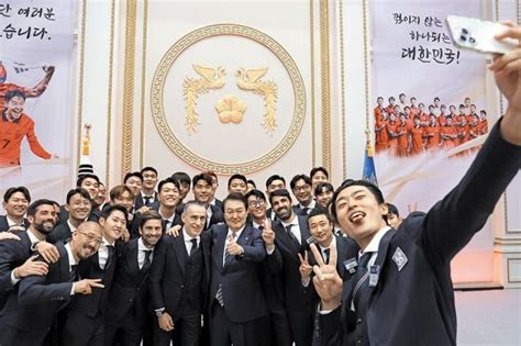 韩国总统宴请足球队员