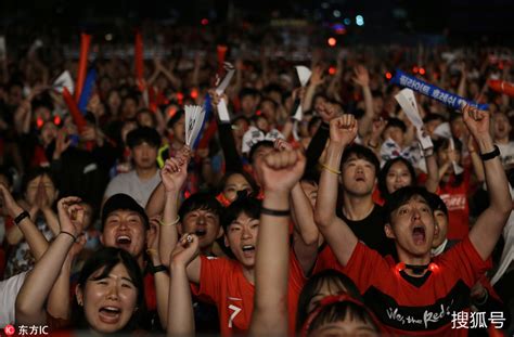 韩国球迷首尔庆祝