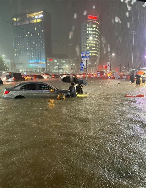 韩国首尔大暴雨